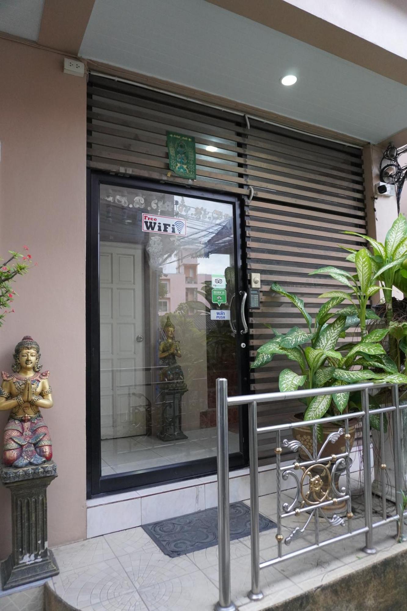 Отель Centre Point Nanai Patong Экстерьер фото