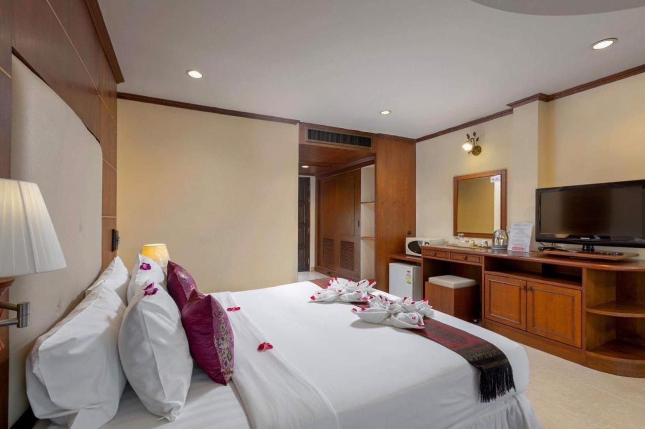 Отель Centre Point Nanai Patong Экстерьер фото