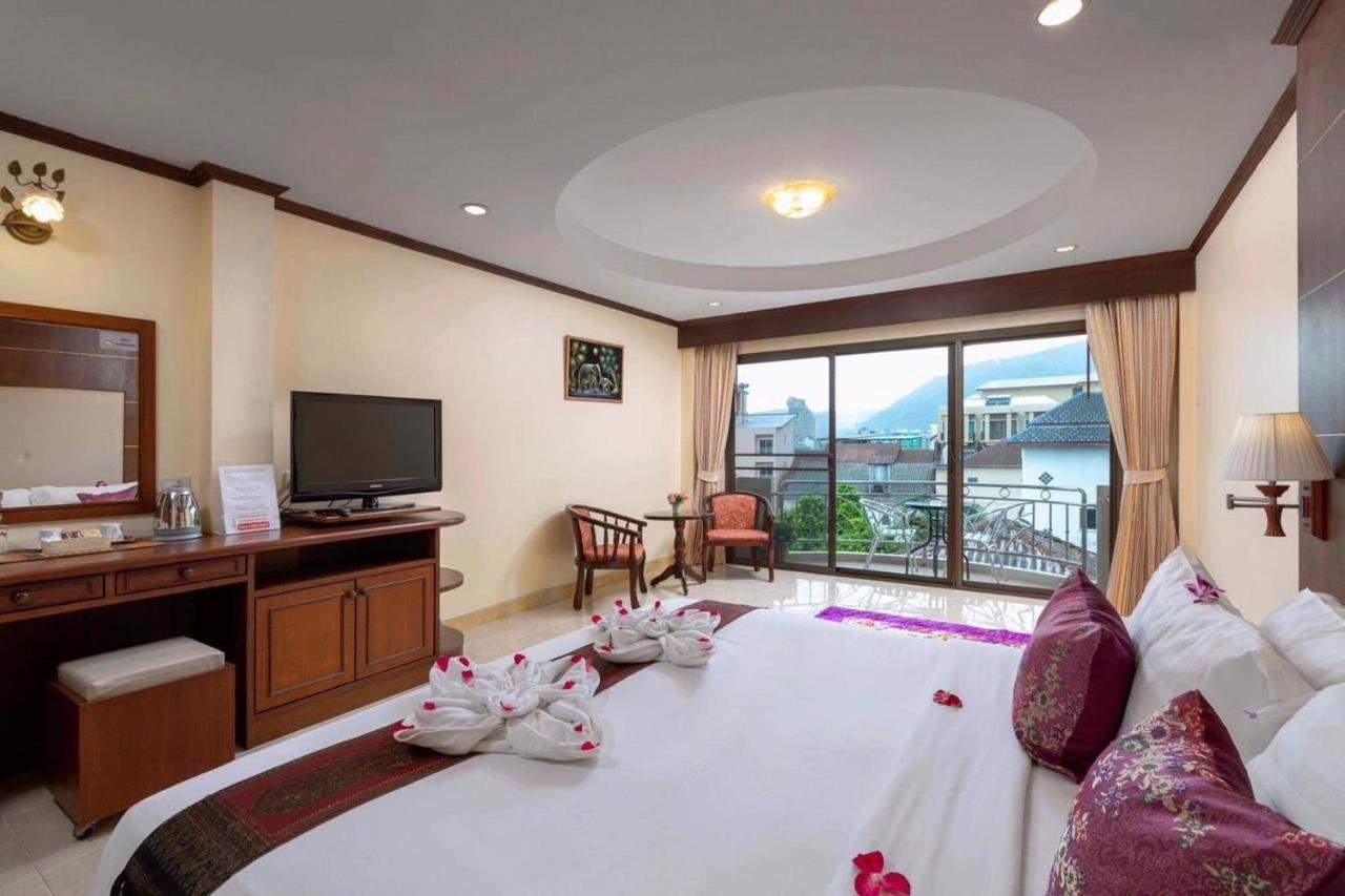 Отель Centre Point Nanai Patong Экстерьер фото