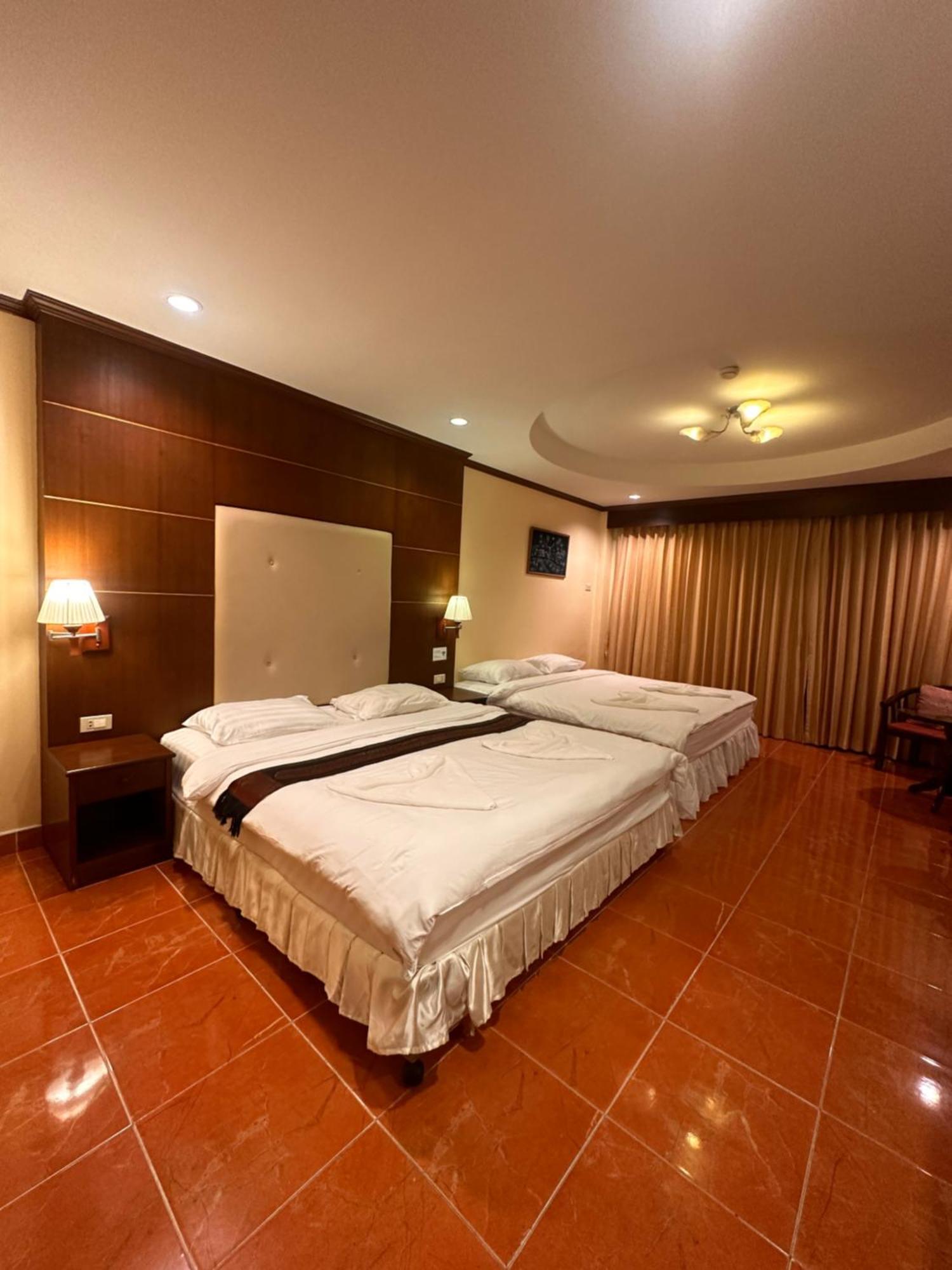 Отель Centre Point Nanai Patong Экстерьер фото